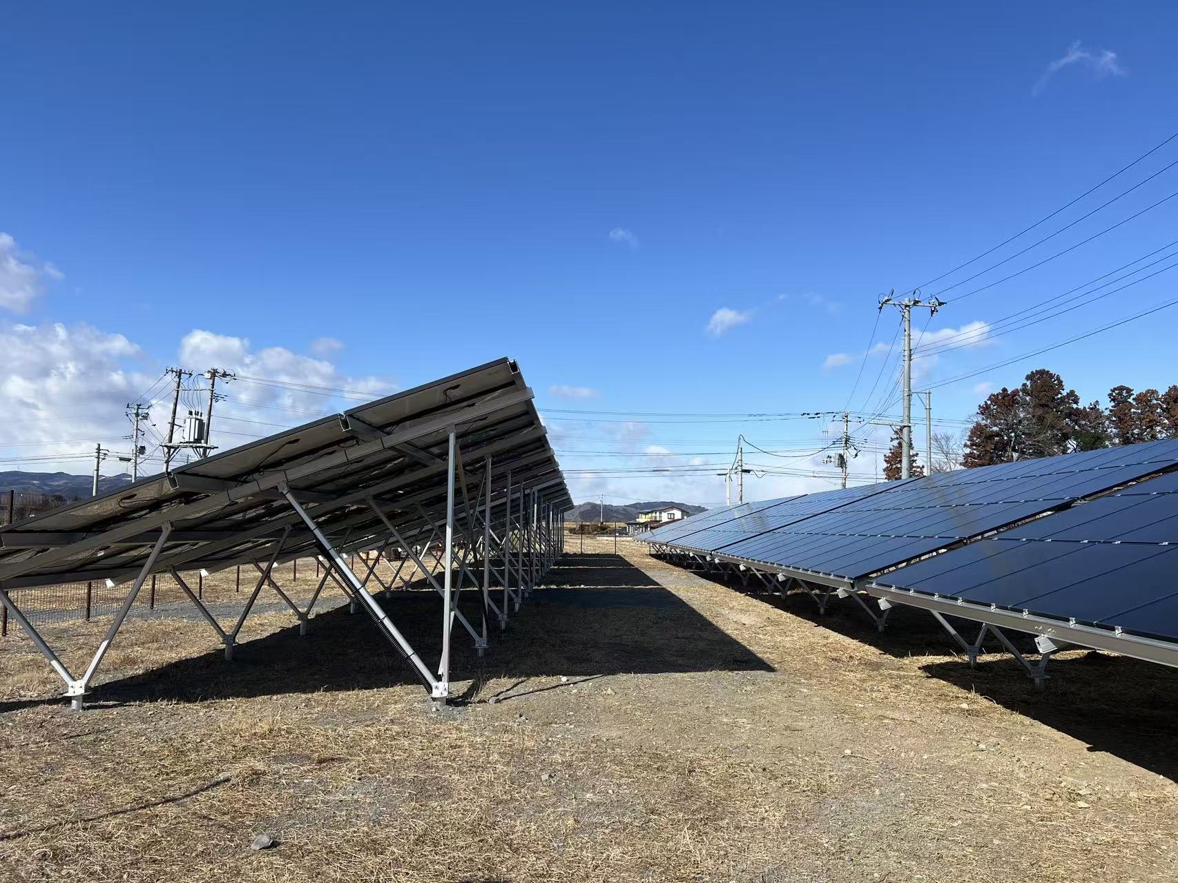 Materiale af solcellejordbeslag