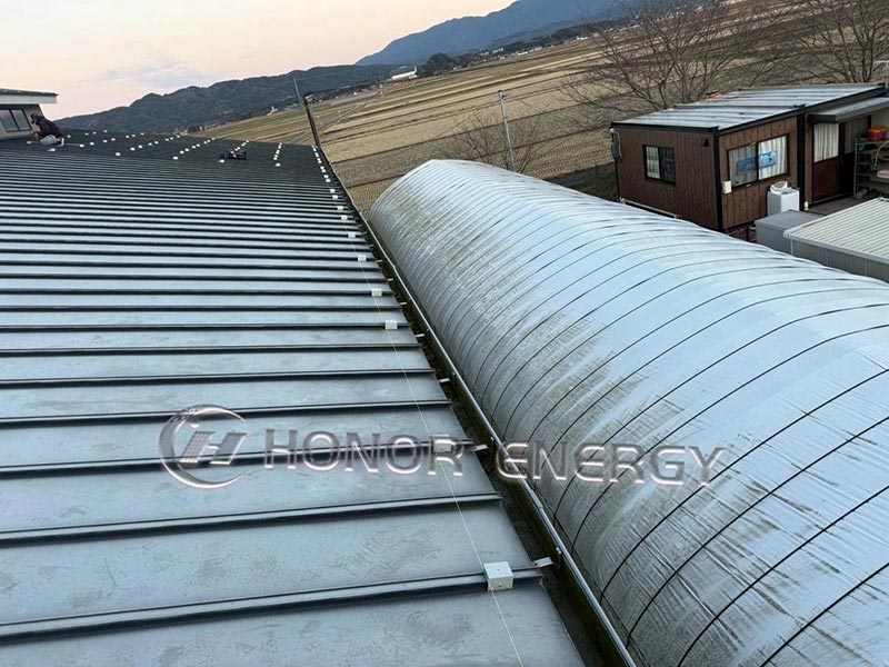 Standing Seam Metal Tagklemmer er installeret og klar